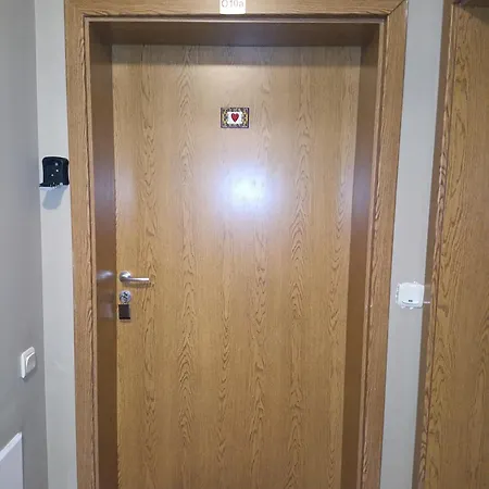 Line Apartment *